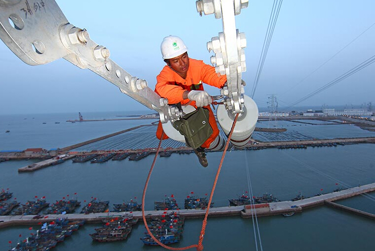 海陽(yáng)核電線路架通安全性，高空作業(yè)防墜器來(lái)保證